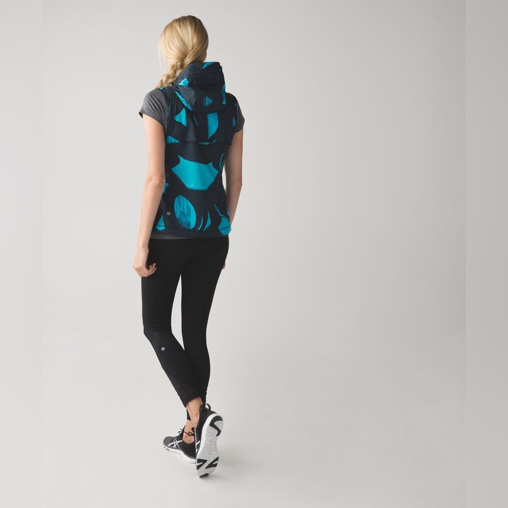 Lululemon Pack-It Vest - Picture 4 of 12